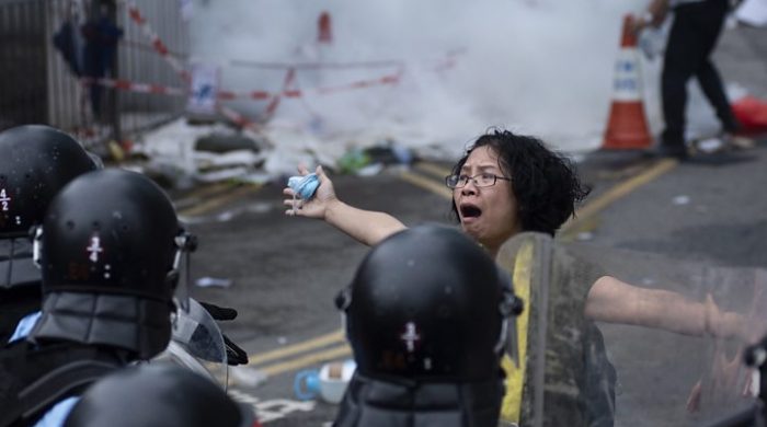 Biểu tình Hong Kong: Cuộc chiến Chính – Tà