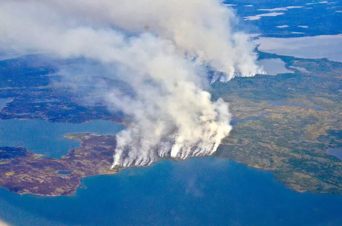 Các đám cháy rừng ở Bắc Cực tiềm ẩn thảm họa lớn hơn là lượng khí thải do đám cháy và số cây cối bị mất. (Ảnh: NASA)