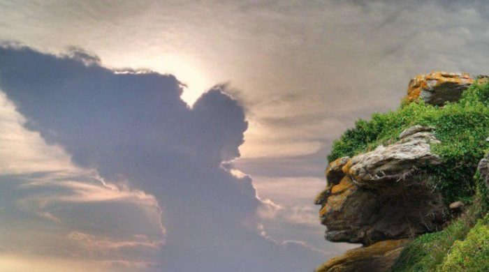 Những tảng đá hình người cho thấy các vị thần có mối liên hệ với Trái đất