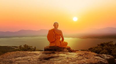 Tại sao Thần chỉ nghiêm khắc với chính bản thân mình?