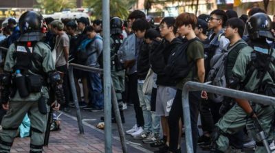 Cảnh trường đại học Hồng Kông giống hệt đêm trước sự kiện Lục Tứ