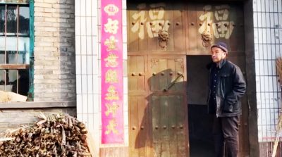 “Thổi lửa nấu cơm” cũng là phản Đảng? Cán bộ Sơn Tây đến từng nhà dân lấp bếp lò