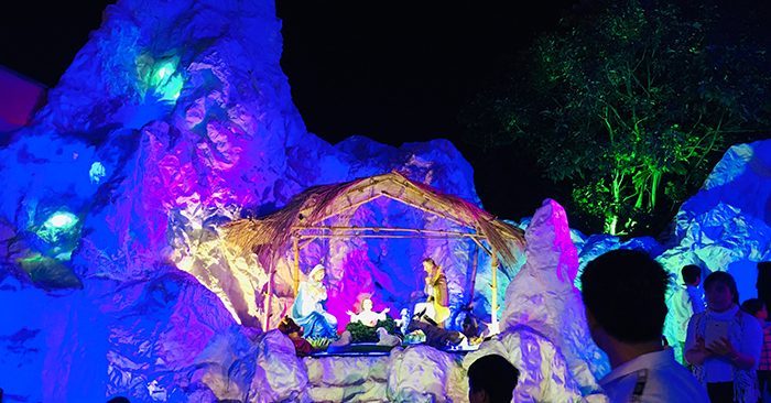 Mừng Giáng sinh, bàn chuyện niềm tin