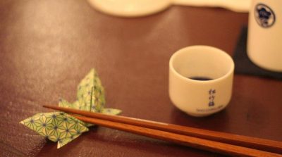 Nguồn gốc và ý nghĩa sâu sắc của đôi đũa trong văn hóa truyền thống