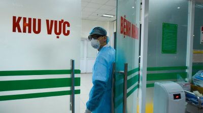 Hai bệnh nhân corona ở Việt Nam diễn tiến nặng, chuyên gia hội chẩn gấp