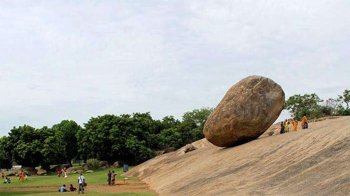 Tảng đá khổng lồ