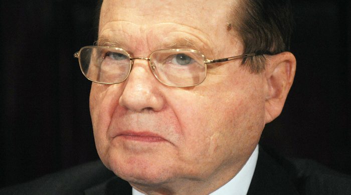 SARS-CoV-2 là nhân tạo và ‘chỉ có thể được tạo ra trong phòng thí nghiệm’, theo Giáo sư đoạt giải Nobel Y học 2008