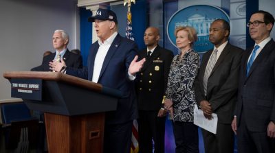 Tổng thống Trump có xét nghiệm âm tính sau khi nhân viên phục vụ tại Nhà Trắng nhiễm viêm phổi Vũ Hán